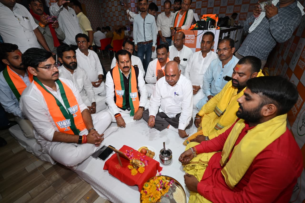 - सूचना और विचारों के आदान-प्रदान का सशक्त माध्यम है मीडिया व सोशल मीडिया
