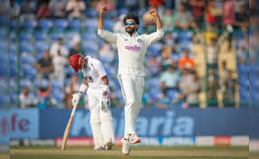  IND vs WI Highlights: दूसरे दिन का खेल समाप्त, स्टंप्स तक वेस्टइंडीज का स्कोर 140/4; जडेजा की शानदार गेंदबाजी