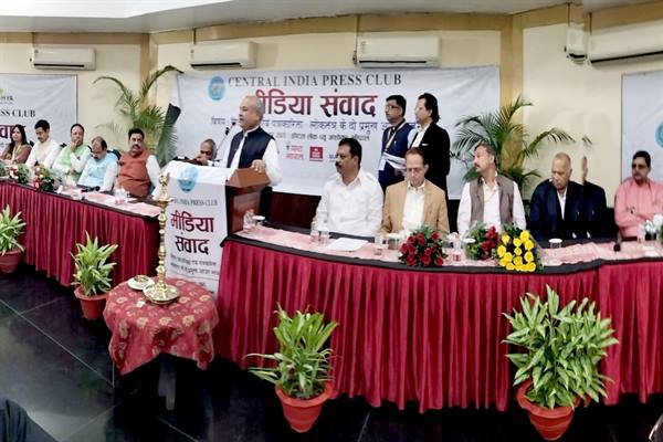 विधायिका और मीडिया साझा मंच पर संवाद से लोकतंत्र की जड़ें और गहरी होती हैं : विधानसभा अध्यक्ष श्री तोमर