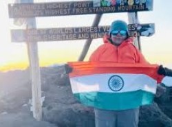 MP News: मध्य प्रदेश की सुनीता सिंह ने किया कमाल, 56 की उम्र में किलिमंजारो फतह कर रचा इतिहास