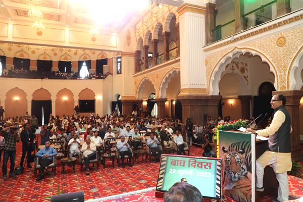 "मध्यप्रदेश में बाघ की दहाड़ बरकरार"